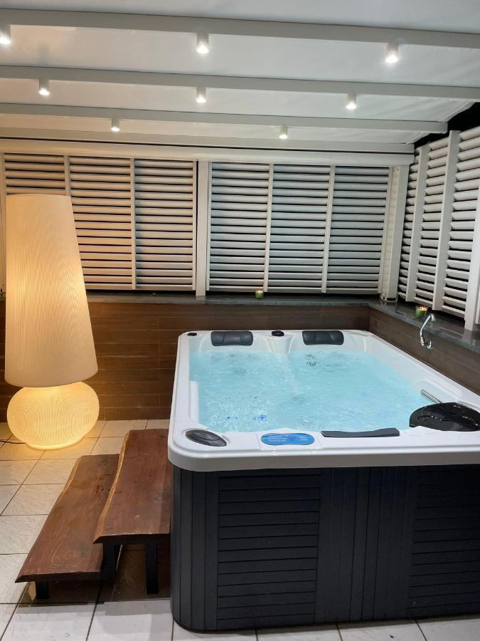 Double Room Sauna Spa Bath