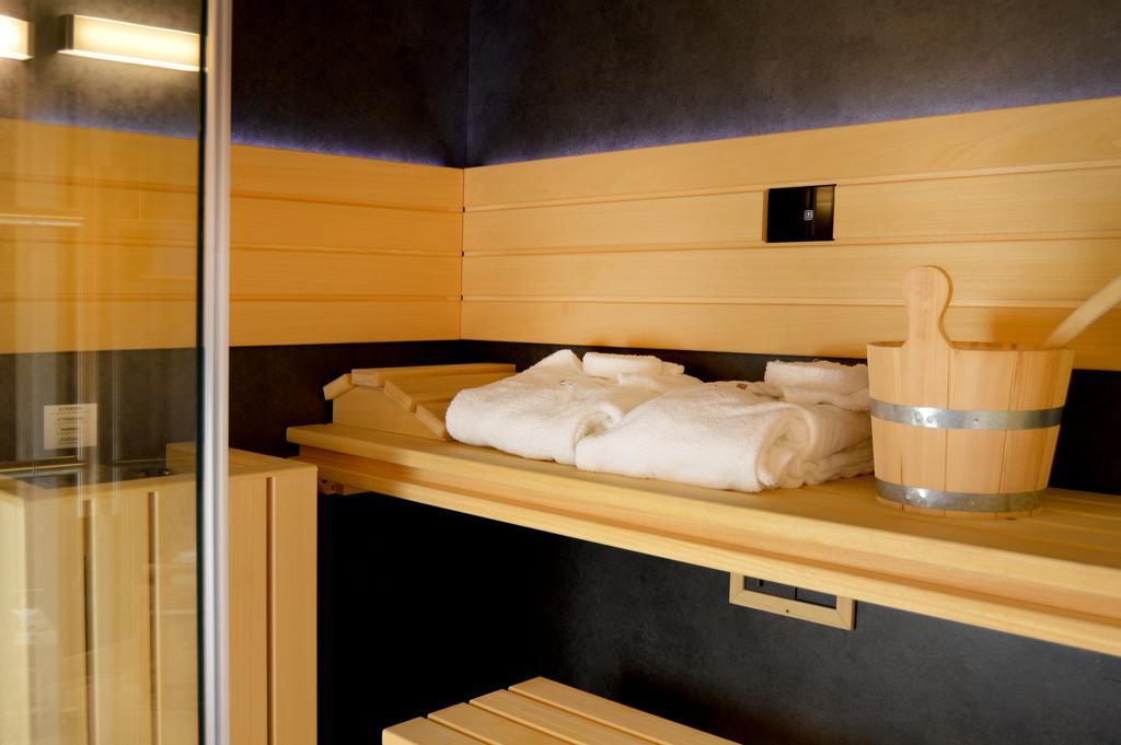 Double Room Sauna Spa Bath